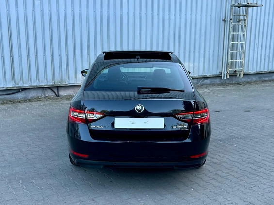 Skoda Superb cena 59900 przebieg: 188300, rok produkcji 2019 z Kudowa-Zdrój małe 667